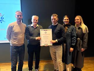 Félagið lítur á slíka vottun sem lykilþátt